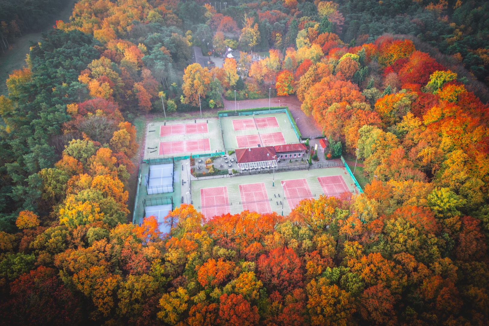 Herfstkleuren rond Tennispark De Klinkaert in Drunen