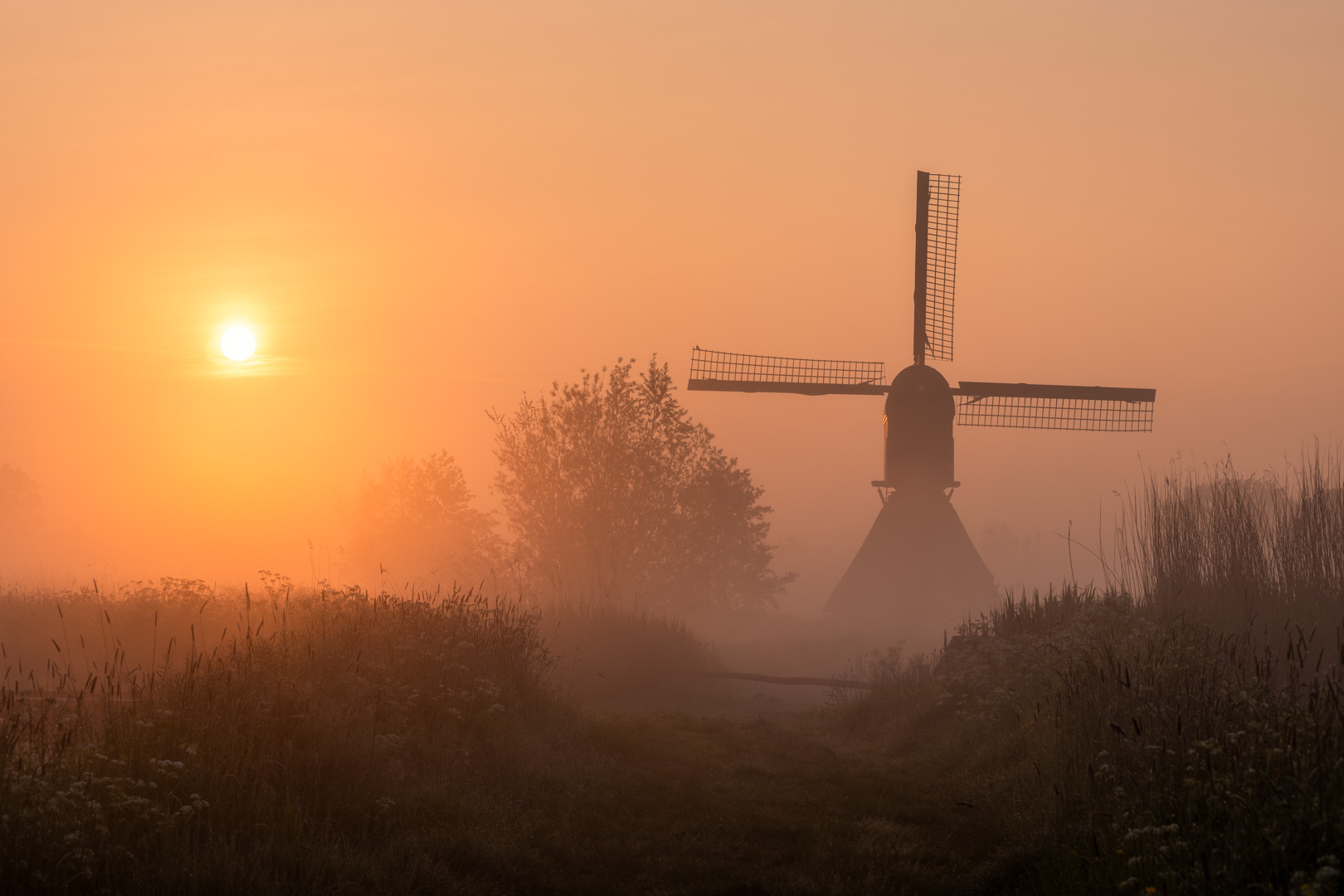Noordeveldse Molen Mist Zonsopkomst