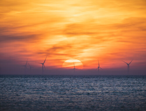 Zonsondergang bij Windmolens op de Noordzee vanaf Texel