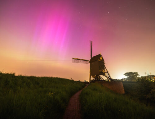 Noorderlicht boven molen in Heusden